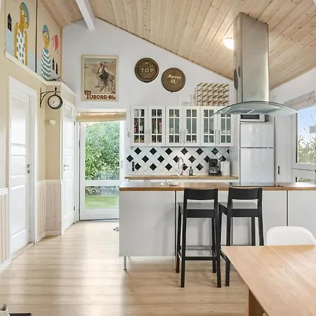 Gorgeous Home In Rodby With Wifi 度假居 Rødby